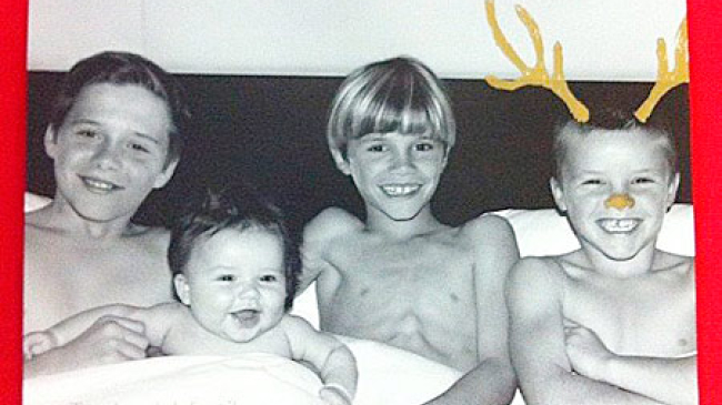 Эксклюзивные рождественские открытки Виктории и Дэвида Бэкхэмов (фото)