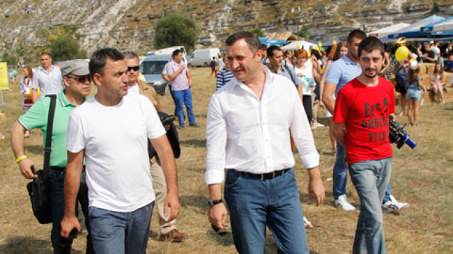 Cum arată Vlad Filat, când nu poartă… costum!