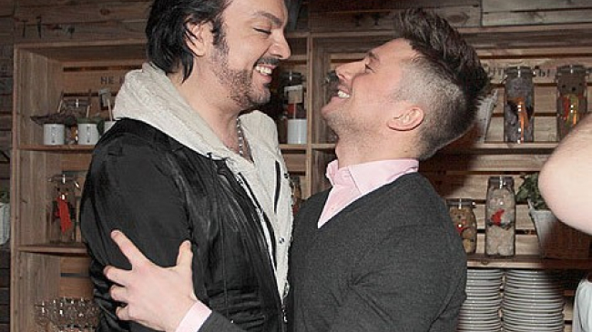 Филиппа Киркорова и Сергея Лазарева обвиняют в пропаганде однополых отношений