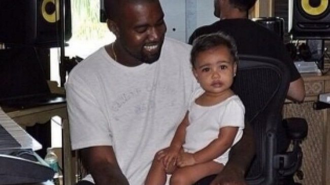 Дочь Канье Уэста и Ким Кардашьян впервые снялась в клипе отца