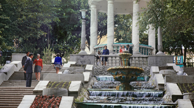 Парку "Валя Морилор" вернут былую красоту: начата реставрация ротонды и каскадной лестницы