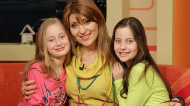 Aura: Trăiesc cu emoţii mari tot ceea ce respiră, mănâncă şi visează fetele mele