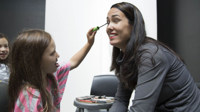 Ce se va întâmpla dacă le permiți copiilor să facă un machiaj? (foto)