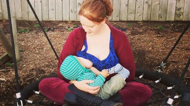 Кормящие мамы протестуют против цензуры в Сети