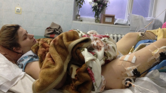 Ajută o tânără mămică, grav rănită în urma unui accident rutier