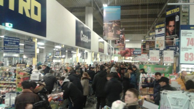 Паника в Кишиневе: Очереди на заправках и в магазинах