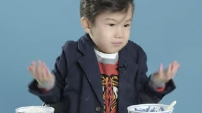 Acești copii au servit micul dejun al bucătăriilor din mai multe țări din lume. Reacția lor este irepetabilă!