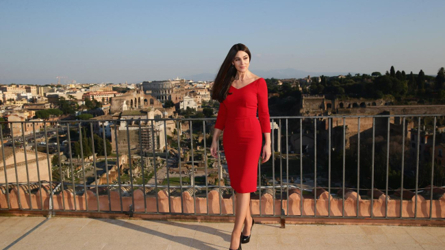 Кто скажет, что ей 50? Новая «девушка Бонда» Моника Беллуччи на фотоколле в Риме