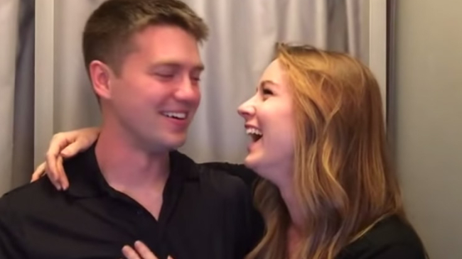 Как оригинально сообщить мужу о беременности? Идея этой девушки сразила ее любимого наповал