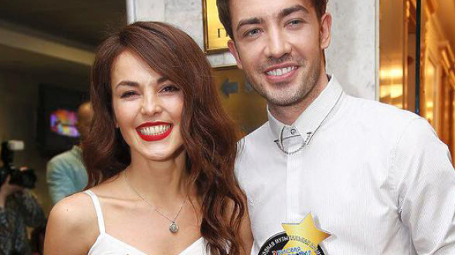 Sati Kazanova a recunoscut că este într-o relaţie cu Arsenium