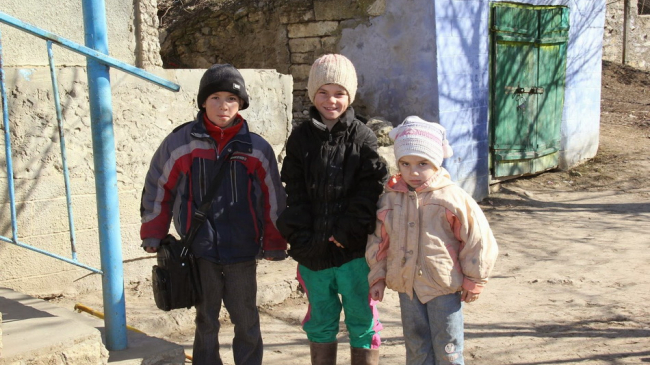 Трое сирот из села Избиште нуждаются в помощи