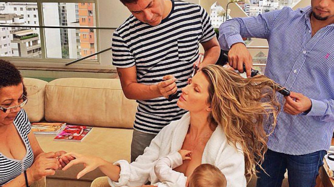 Голой грудью на камеру: новый фототренд — брелфи