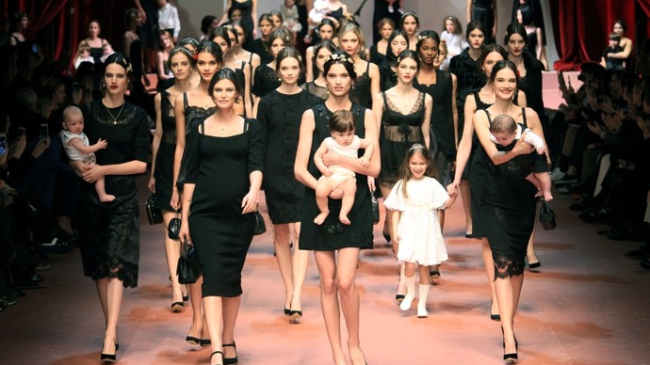 DOLCE & GABBANA a lansat o colecție dedicată mamelor