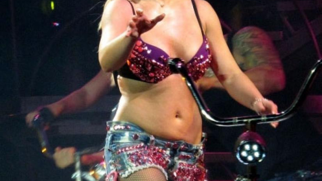 Бритни Спирс лишилась волос прямо во время концерта