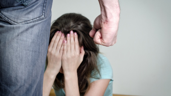 Bărbații moldoveni își reintră în drepturi. Peste 1300 de femei au fost bătute în această noapte!