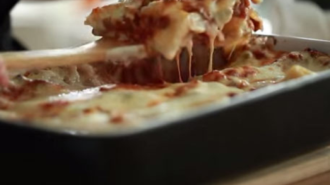 Lasagna delicioasă. Rețetă-video de la Bon Appetit