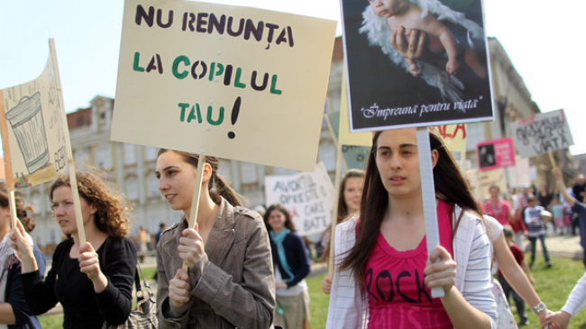Vedetele te invită la marşul dedicat copiilor nenăscuţi
