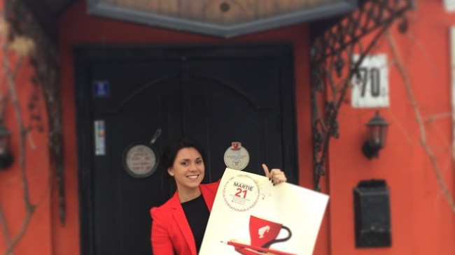 Plăteşti cafeaua cu o poezie! Iată în ce localuri din Capitală o poţi savura fară bani