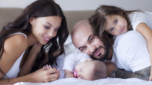 Джиган впервые показал младшую дочь