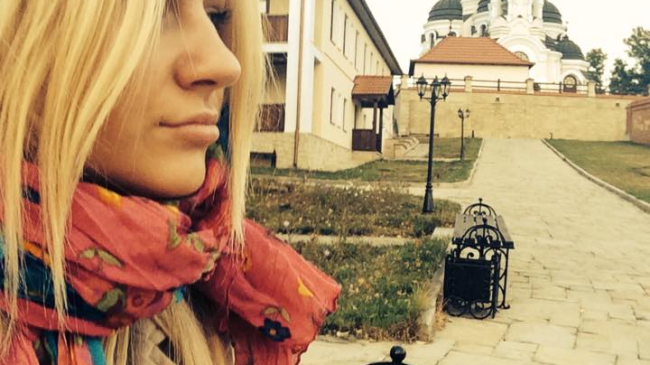 Tatiana Spînu: sexy în apariţiile publice, dar evlavioasă în realitate