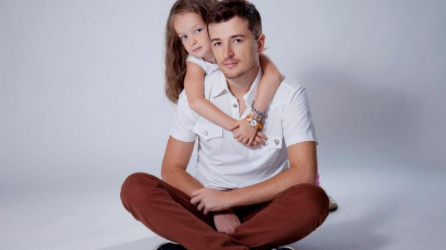 Fiica lui Radu Sîrbu găteşte ca o adevărată gospodină, la doar 9 ani