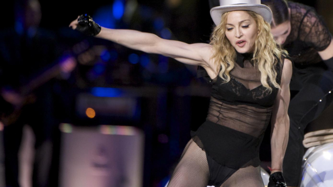 Возраст не помеха: 56-летняя Мадонна топлес