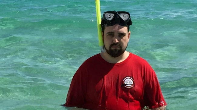 Муж доказывает своей жене, что ему без нее в путешествии совсем невесело