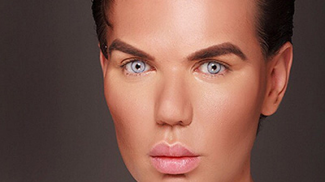 "Живой Кен": мужчина перенес около 30 операций, чтобы полностью изменить себя