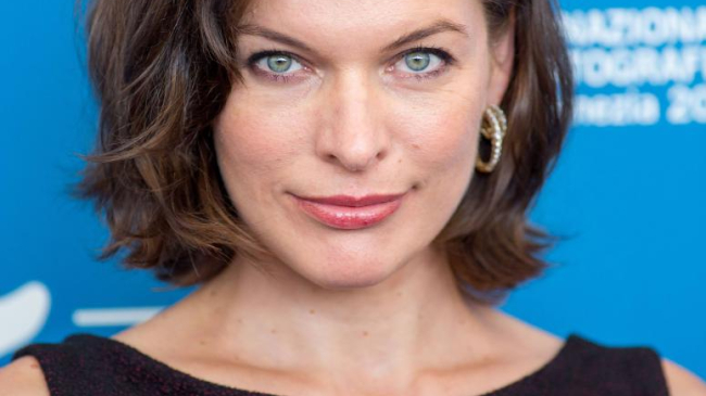 Милла Йовович в восторге от новорожденной дочери