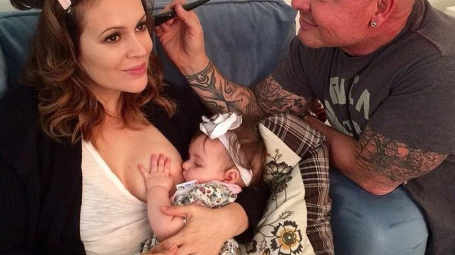 Звездные мамы рекламируют грудное вскармливание