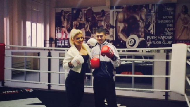 Cea mai sexy femeie din țară se luptă  cu Stanislav Reniță!