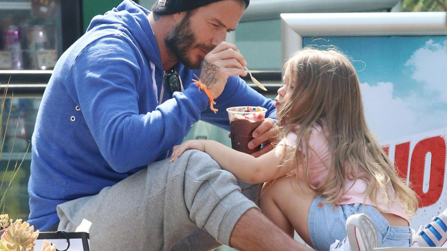 Харпер Бекхэм знает, как вить веревки из своего звездного папы