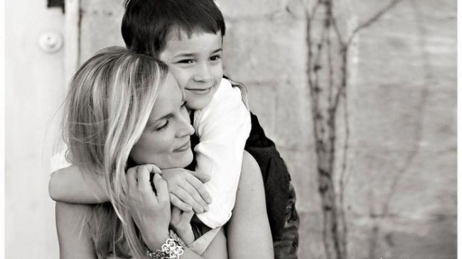 Главный мужчина в жизни женщины: трогательные фотографии мам со своими сыновьями