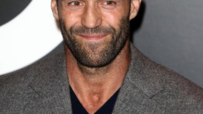 Джейсон Стэтхэм в леопардовых плавках «взорвал» YouTube