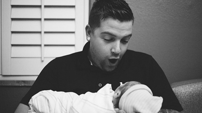 Папы впервые видят своих новорожденных детей
