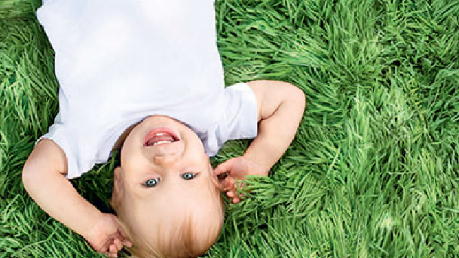 Cum îţi ajuţi bebeluşul în cazul apariţiei colicilor, regurgitării şi constipaţiei