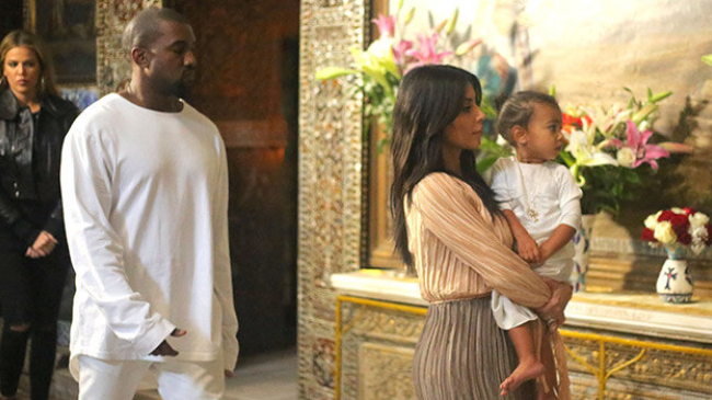 В сеть попали фото с церемонии крещения дочери Ким Кардашьян и Канье Уэста
