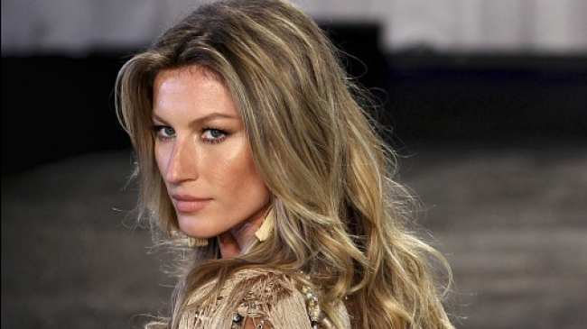 Жизель Бундхен снялась обнаженной для бразильского Vogue