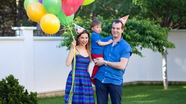 Family portrait: Victor și Olga Andronachi