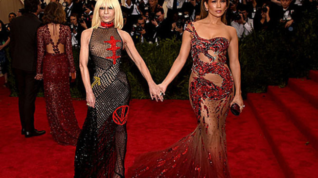 Бал института костюма-2015: красная дорожка