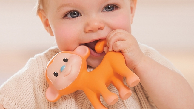 Cum ușurăm erupția dentară