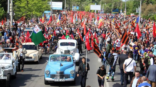 Фоторепортаж: Как Кишинев отметил День Победы