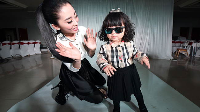 Мама потратила 200 000 долларов на гардероб двухлетней дочки