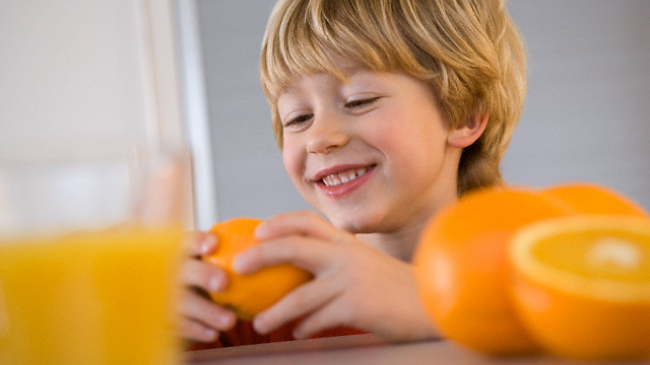 Sucurile și smoothies sunt contraindicate copiilor