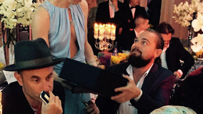 Леонардо Ди Каприо и Пэрис Хилтон схлестнулись в Каннах из-за сумки