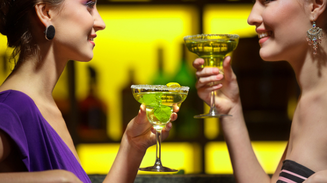 8 moduri de a ascunde că ești însărcinată