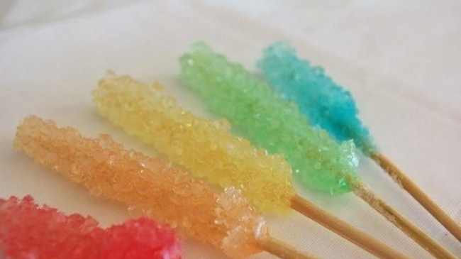 Cristale dulci și colorate, un adevărat deliciu!