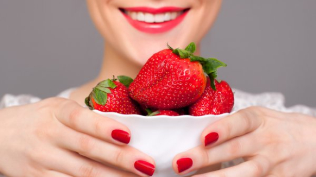 Căpșunile, remediu împotriva pistruilor