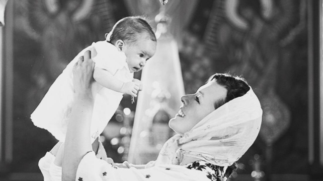 Милла Йовович крестила младшую дочь в православной церкви в Лос-Анджелесе