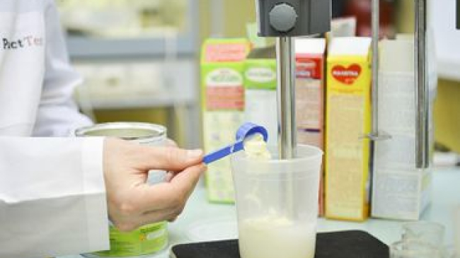 Врачам могут запретить рекомендовать сухие молочные смеси
